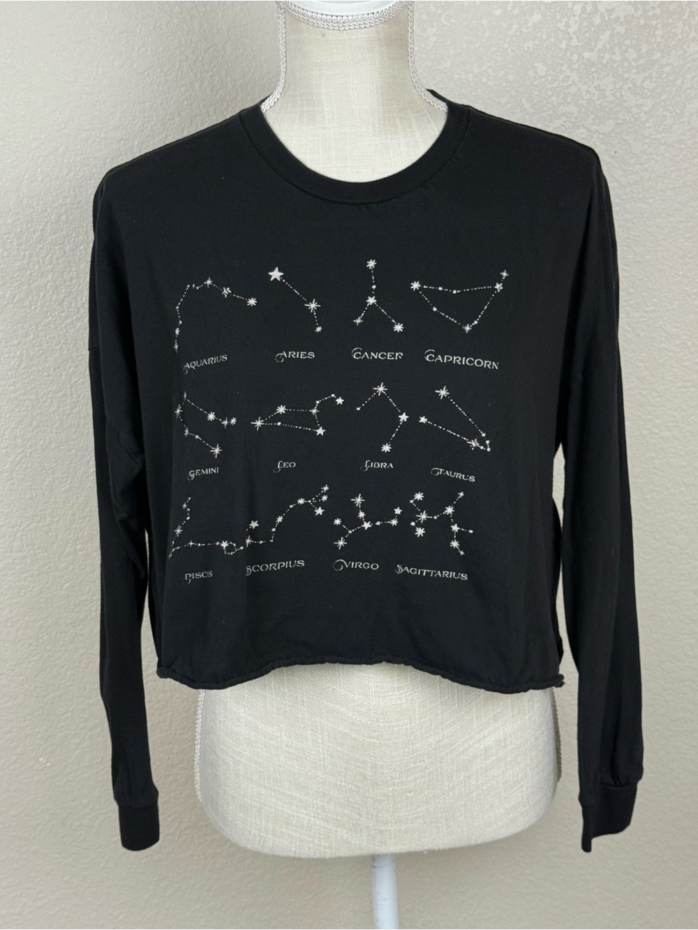 Obsessive Love - Black Zodiac Constellation Long-Sleeve Crop Top - Size Large